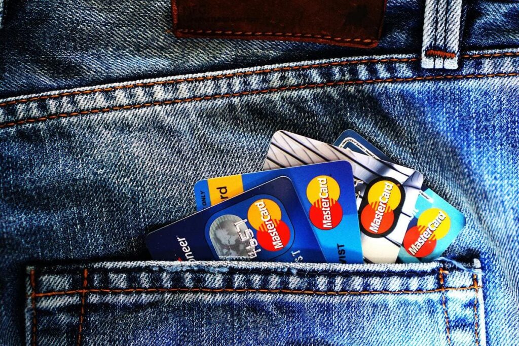 use apenas um cartão. como usar o cartão de crédito de forma inteligente