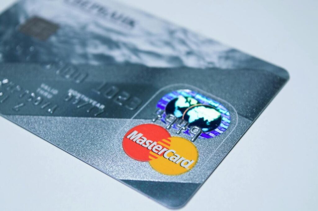 Conheça melhor as vantagens e desvantagens do seu cartão para saber como usar o cartão de crédito de forma inteligente.